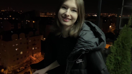 18 летняя девка согласилась на секс, когда я предложил ей деньги